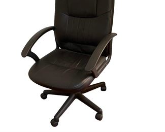 $75 - Target Black Office Chair SB183-15 Description: Sit comfortably in your home office or workspace with this Office Chair. This padded office chair has a sturdy steel frame for durability and is upholstered with a bonded leather fabric for a simple, sophisticated look. The chair rolls on five wheels for easy movement, can swivel 360-degrees and has an adjustable height
Condition: Good condition.
Local pick up Chevy Chase MD. Located on first floor. Contact us for shipper suggestions.