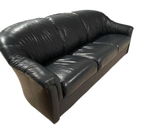 $250 - Blue / Black Leather Two Seater Sofa Couch SB183-39 Description: Lush and soft. Perfect to curl up in while watching netflix or reading a great book. This sofa is perfect for that special nook in your home.
Dimensions: 58 x 46 x 31"H
Condition: Very good condition.
Local pick up Chevy Chase, MD. Located on second floor. Contact us for shipper suggestions.