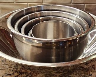 Stainless mixing bowls 