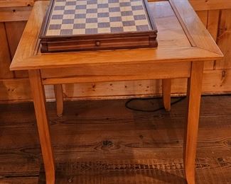 End table
Chess set