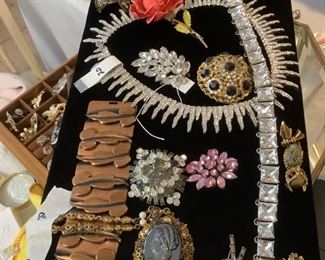 Lots of fab jewelry 