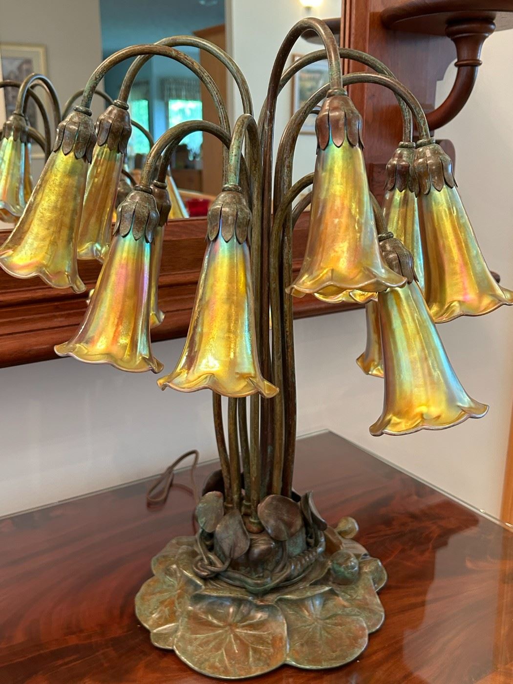 Stunning "Lundberg " 12 Lite Lily Pad Lamp