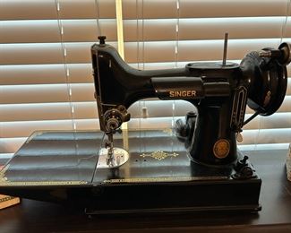 Singer 221-1 Featherweight Machine