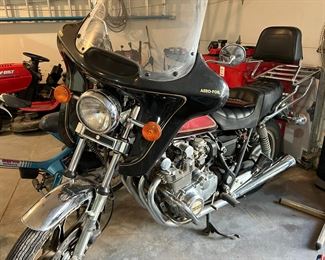 1982 Suzuki Motorcycle (needs work)