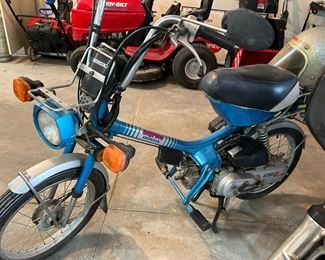 1983 Honda Moped  (needs work)