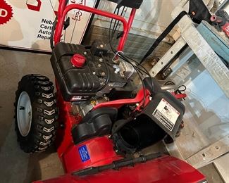 Troy-Bilt Storm 9528 Snowblower