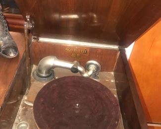 Items Located In The 3rd Bedroom ( MASTER)