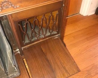 Items Located In The 3rd Bedroom ( MASTER)