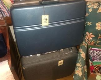 Items Located In The 3rd Bedroom ( MASTER)