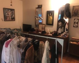 Items Located In The 3rd Bedroom ( MASTER) ~ Vintage Womens Clothing Hats & Purses