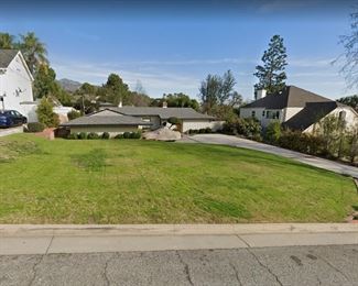 A picture of the front of the house, so you know where to go for the sale.