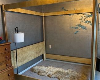 This is king-sized Henredon bed frame.  Get there early before someone else snags this piece!