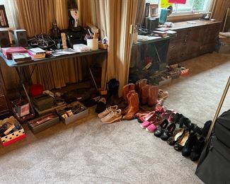 There are shoes here, too.