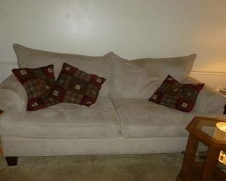 Sofa (needs cleaning)