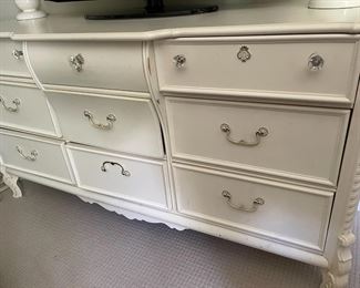 9 Drawer Dresser by Lexington