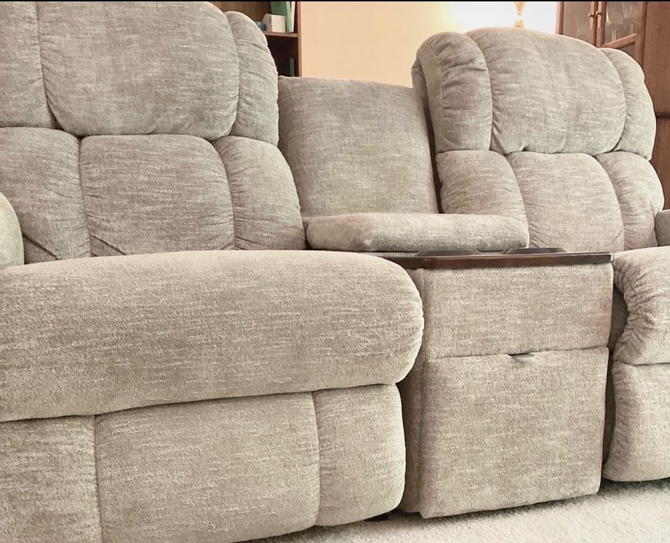 CTBids Hot Springs Flexsteel, LaZBoy and... starts on 7/11/2023