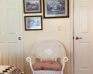 White wicker chair w/cushion