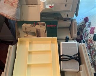 Bernina sewing machine w case