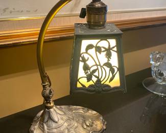 VINTAGE SLAG GLASS BRONZE TABLE LAMP