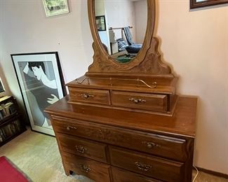 Stanley Dresser with Mirror