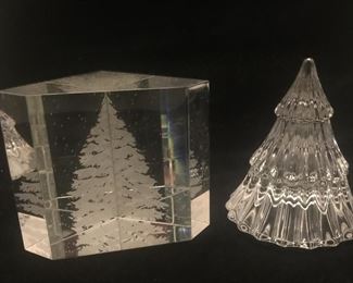 A block with a tree and a tiered tree. 