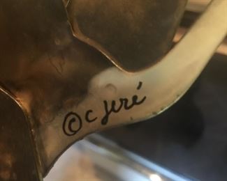 A closer look at the signature on the seagulls metal wall hanging. 