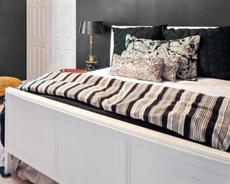 Full Bed, black lamp