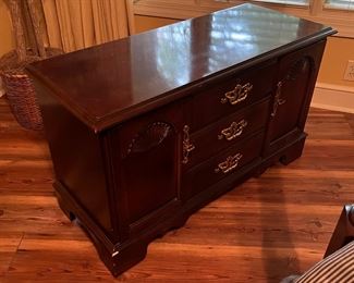 Mahg. Cedar chest