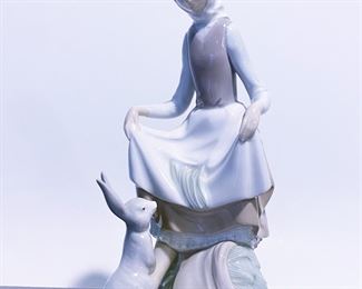 Lladro porcelain 4826 of girl with rabbit 