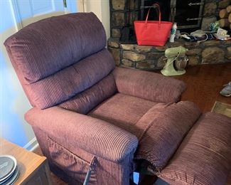 #5	LazyBoy Lift Chairs w/remote - 18.5" Seat Width	 $300.00 
