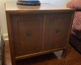 #18	Mersman 32-11 Solid Wood Side Table w/1 door - 20Dx22Wx20.5T	 $75.00 

