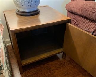 #18	Mersman 32-11 Solid Wood Side Table w/1 door - 20Dx22Wx20.5T	 $75.00 
