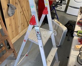 #62	Aluminum Davidson Model 56603 3' LAdder	 $35.00 
