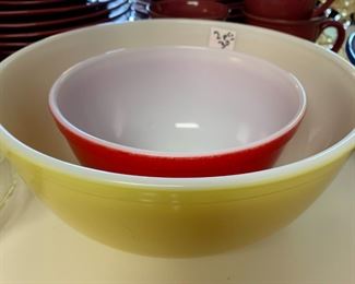 #91	Set of 2 Vtg. Pyrex mixing Bowls	 $30.00 
