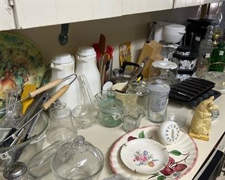 Assorted kitchenware 1$ each
