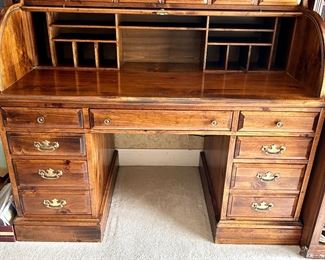 Vintage Kling Roll Top Desk...Very Nice Condition