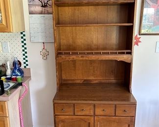 Ethan Allen Heirloom Maple Nutmeg Bookcase with Cabinet