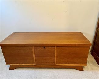 Vintage Lane Cedar Chest