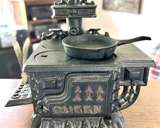 Vintage Queen Cast Iron Stove