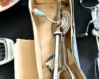 Vintage Blue Whirl Egg Beater