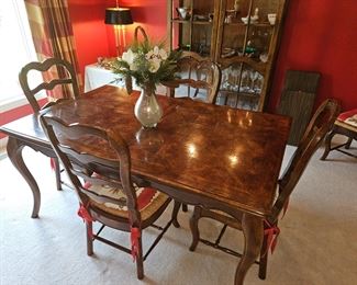 Hickory Mfg Dining Room Set & Pottery Barn made in India Metallic Vase with arrangement!
