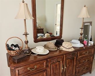 Hickory Manufacturing 6 Drawer Dresser & Mirror!