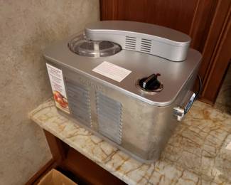 Cuisinart icecream / gelato / sorbet machine, capable of freezing and churning frozen desserts