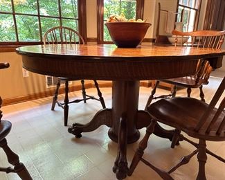 HASTINGS Table Company carved American Oak breakfast table, circa 1900's