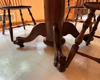 HASTINGS Table Company carved American Oak breakfast table, circa 1900's