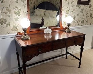 Vintage Berkey & Gay Dressings table/vanity with mirror