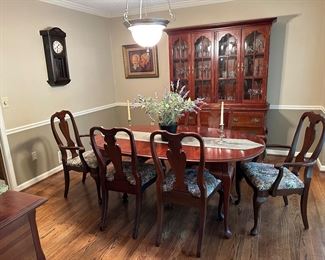Queen Anne style dining room set