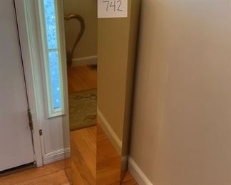 Mirrored Pedestal Stand