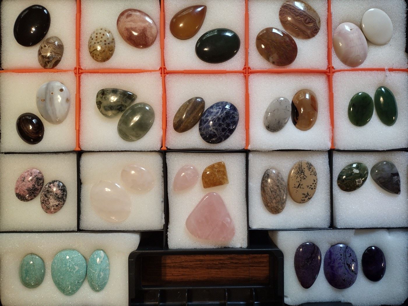 EXTRAORDINARY GEMSTONE SALE HUGE COLLECTION starts on 8/3/2023