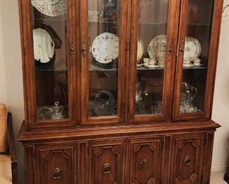 Thomasville Italian Provincial Traditional China Cabinet